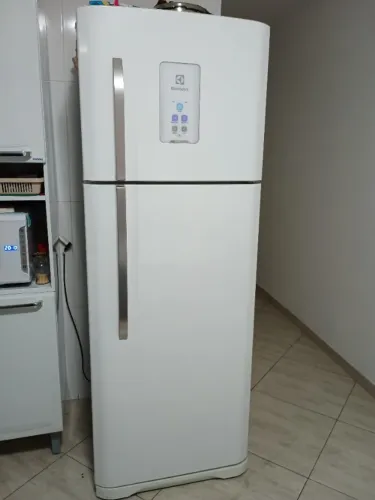Geladeira duplex Eletrolux TF52 conservada e c/ defeito