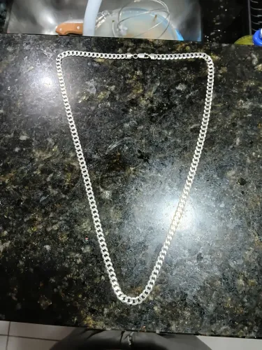 Corrente de Prata 925 Legítima: O Acessório Perfeito para Qualquer Ocasião