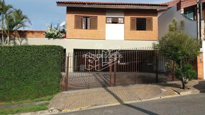 Linda casa a venda no bairro Guatambú em Piedade-SP, 600 mts de terreno, possui edicula, n