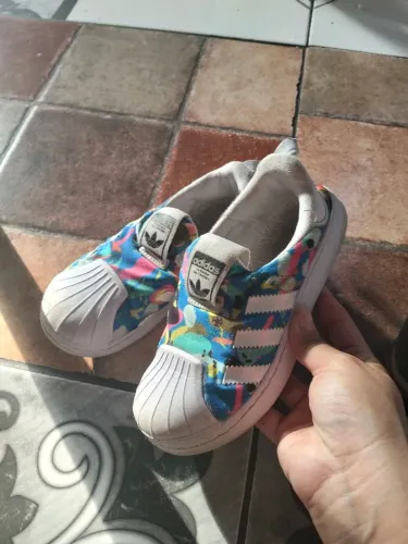 Tênis Adidas tamanho 27