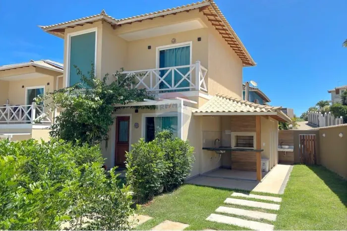Casa à Venda em Condomínio em Búzios/RJ | Mobiliada com Piscina | Possui RGI e Apta para F
