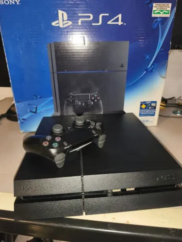 Ps4 pouco usado com gantia.