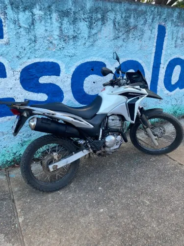 Xre 300 2014 pego CARRO 
