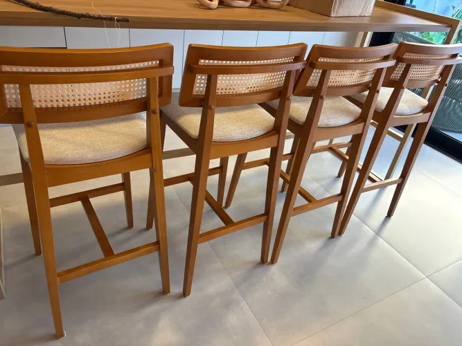 Banquetas em freijó