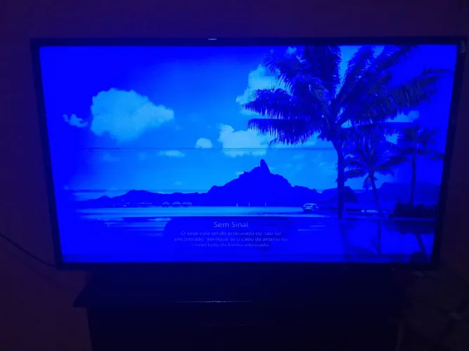 TV LG 50 polegadas dhd 4k com defeito na tela de baixo 