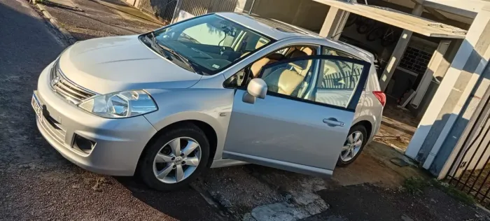 Nissan Tiida SL 1.8/1.8 Flex 16V Aut. 2012