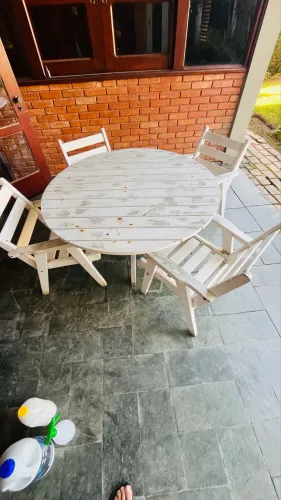 Mesa de piscina redonda quatro cadeiras