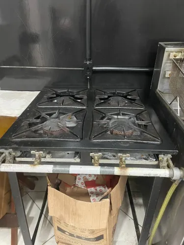 fogão industrial e fritadeira em otimo estado