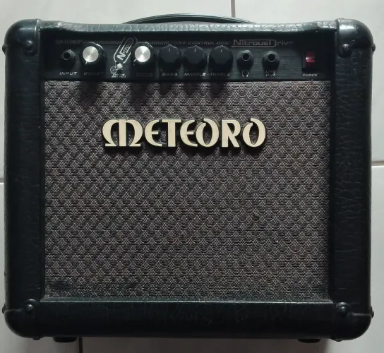 Amplificador Meteoro Nitrous Drive 15 Watts