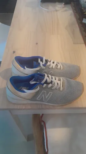 Vendo tênis New Balance, semi-novo, importado, (EUA),