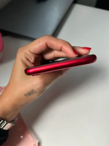 Vendo iPhone 11 128GB em bom estado de conservação.