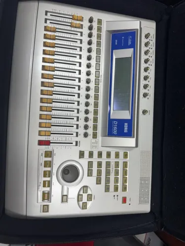Mixer Korg 1600 Digital Recording Studio