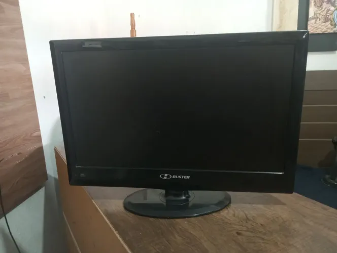 Tv e monitor Buster