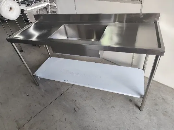 Pia Inox 1,80x0,60x0,90m com Bojo 60x40 e Prateleira Inferior 