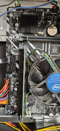 CPU Intel Pentium Gold G5400 SSD 240GB DDR4