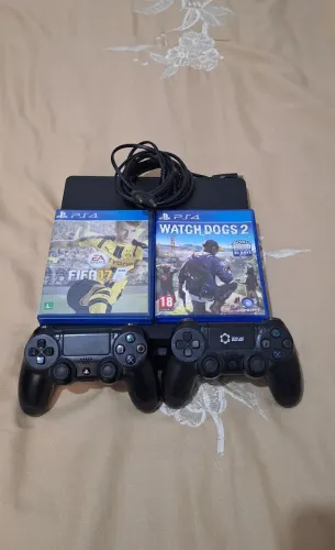 PS4 SLIM 500GB + 2 CONTROLES + 2 JOGOS FISICOS