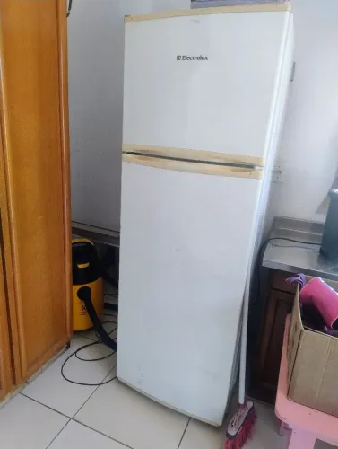 Vendo Geladeira Eletrolux usada 350L