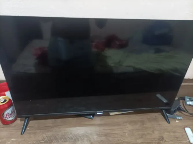 Smart tv, semp toxina 32 polegadas 3 meses de uso pra vender logo 