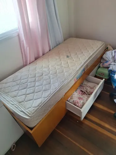 Vendo cama solteiro + colchão