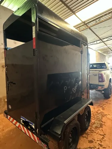 Vende se trailer de 1 cavalo