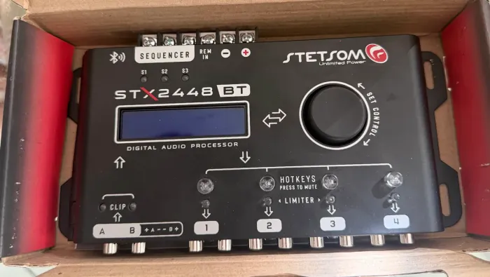 Processador Áudio Digital Stetsom STX2448 BT Automotivo com Bluetooth de 4 Vias