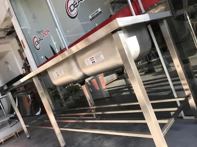 Pia industrial com 2,90mt e duas cubas em inox