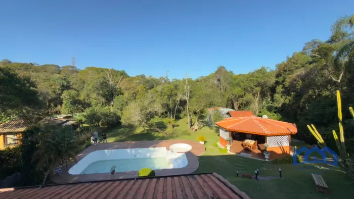 Chácara com 3 Quartos e 5 banheiros à Venda, 2.670 m² por R$ 2.100.000 Cód. ch2778