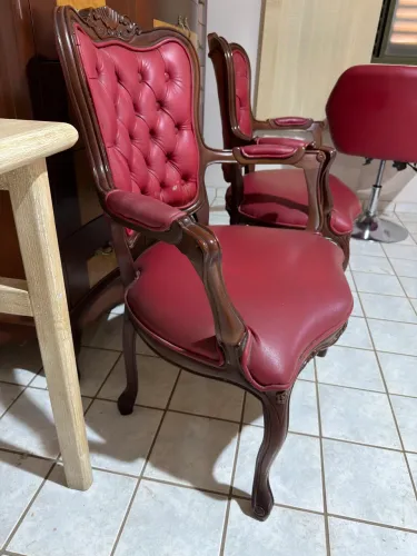 Vendo cadeiras Luiz XV em perfeito estado sem detalhes