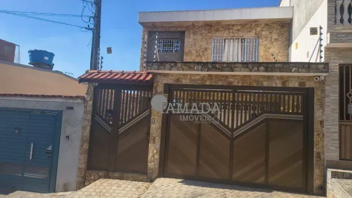 Sobrado frontal com 3 quartos sendo 1 suíte, churrasqueira, 2 vagas à venda, 130 m² por R$