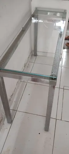 Aparador/Mesa de Vidro com Estrutura Metálica - Usado