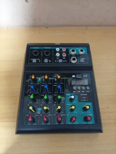 Mesa de som digital 4 canais efeito e bluetooth 