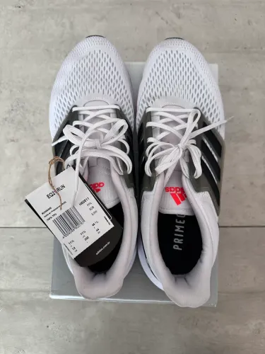 Tênis adidas