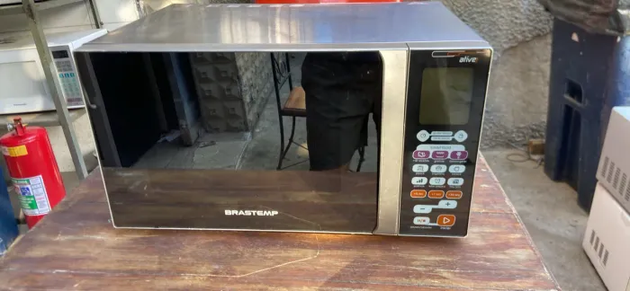Microondas da Brastemp inox de 30L,em perfeito estado 