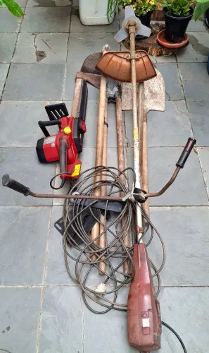 Kit Chácara - Jardinagem - Motoserra + Roçadeira (elétricas) + enxadas + escavadeiras etc