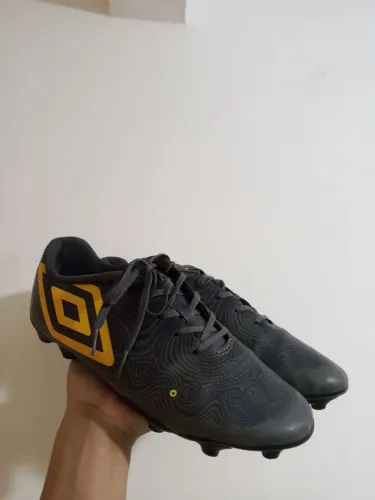Chuteira Umbro Semi-Nova