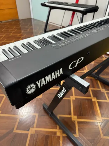 Stage Piano Yamaha CP33 