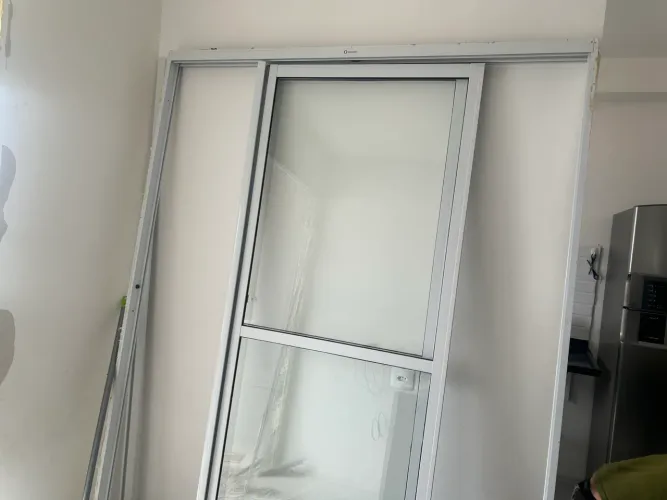 PORTA-BALCÃO SASAZAKI ALUMÍNIO BRANCO 2,10 x 1,60 - USADA