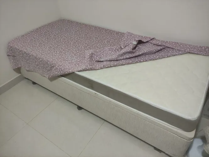 Vendo cama baú solteiro 