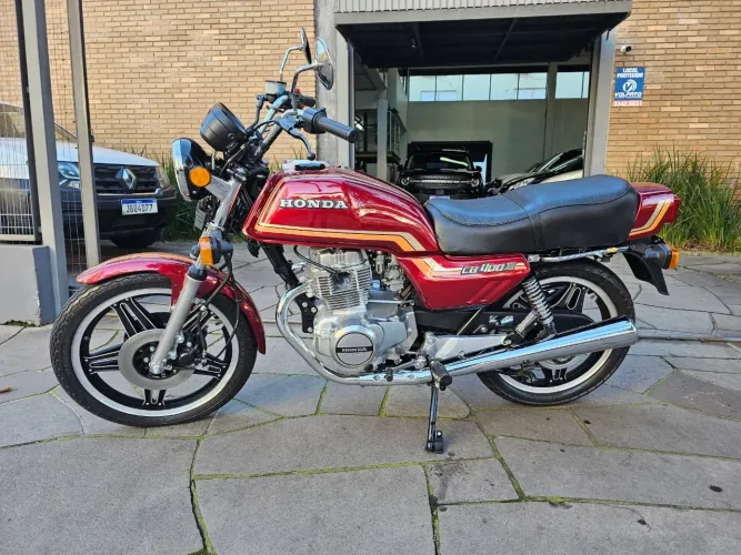 Honda CB 400 II 1982 com apenas 8.717 km, impecável!