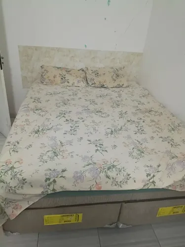 Cama Queen.