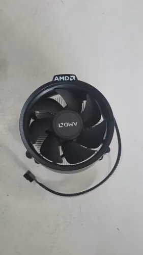 Cooler Original AMD Wraith Stealth - Sockets AM4 / AM5 (Linha Ryzen)
