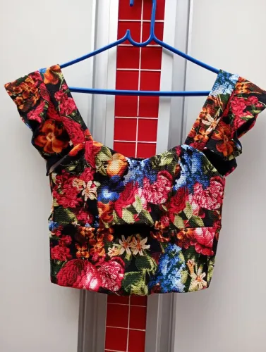 Cropped floral texturizado tamanho M