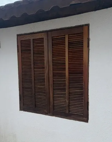 Janela colonial de madeira maciça 1,40×1,20 m