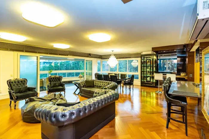 Apartamento Mobiliado com 223 metros 3 suites 3 vagas no bairro Bela Vista - Porto Alegre