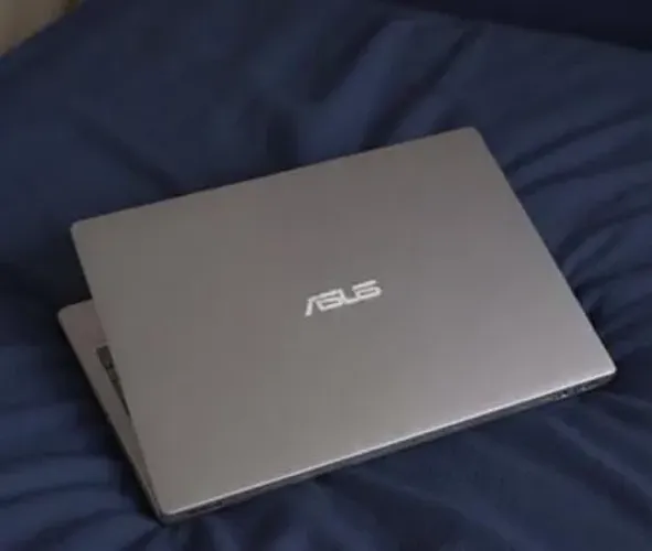 Vende-se Notebook seminovo