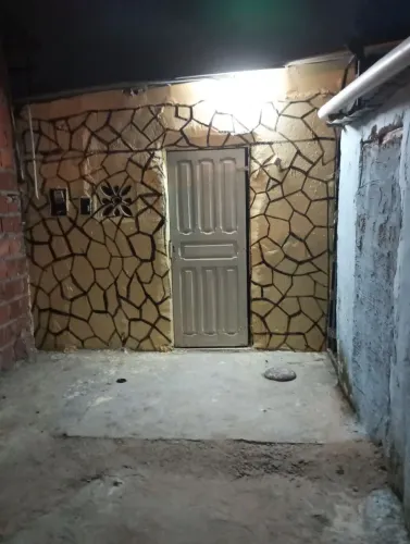 Casa com 2 quartos há uma quadra da praia