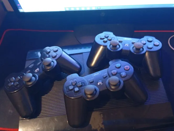 PS3 super slim 250 gb (DESBLOQUEADO)