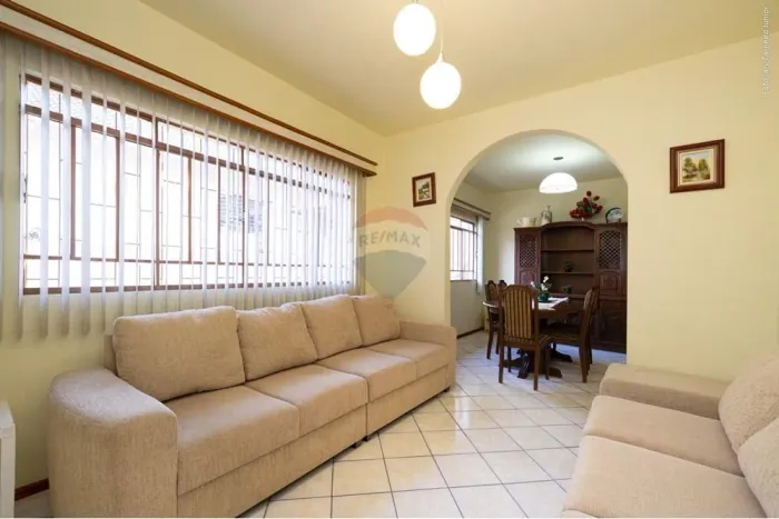 Casa à venda no centro com 02 dormitórios e 01 suíte