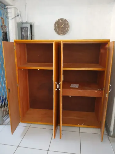 Guarda-Roupa / Armário Multiuso Usado em Madeira + Gaveteiro com Rodízios.