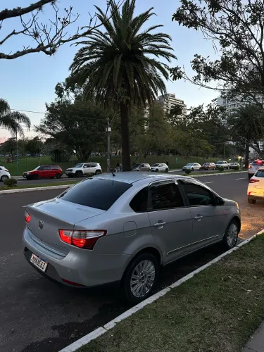 Fiat Grand Siena Essence 1.6 Flex 16V 2013